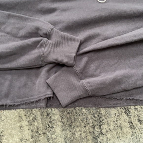 Bundle 2 Items for $20😃 Hollister Crop Sweatshirt - Picture 10 of 10